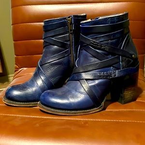 Freebird navy blue ankle boots